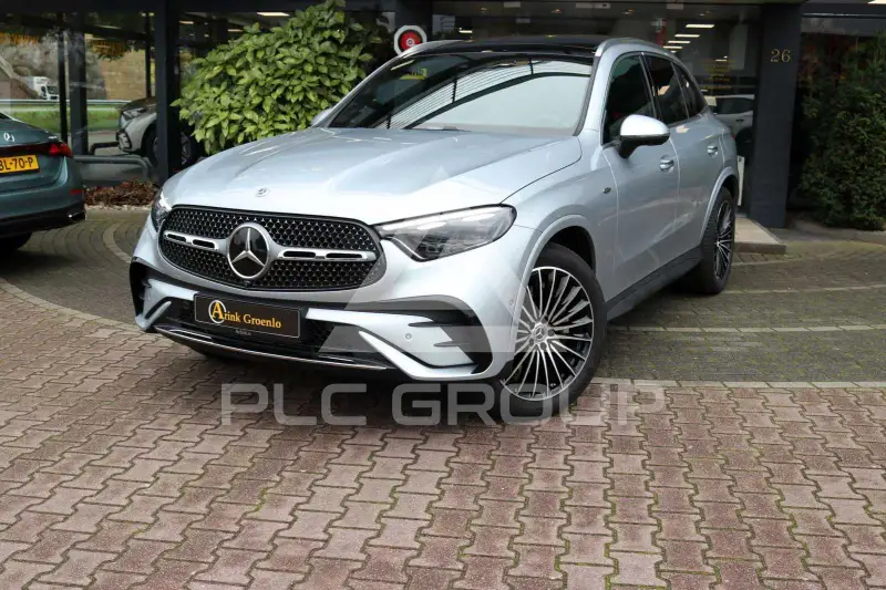 2025 Mercedes Benz GLC 300