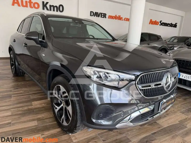 2025 Mercedes Benz GLC 300