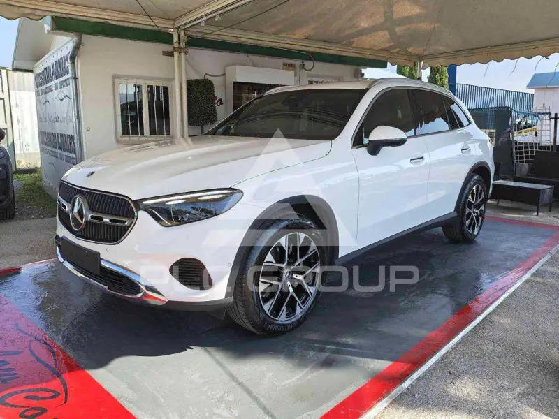 2025 Mercedes Benz GLC 200