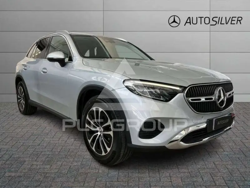 2025 Mercedes Benz GLC 200