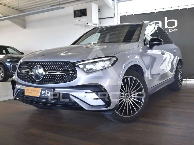2025 Mercedes Benz GLC 200
