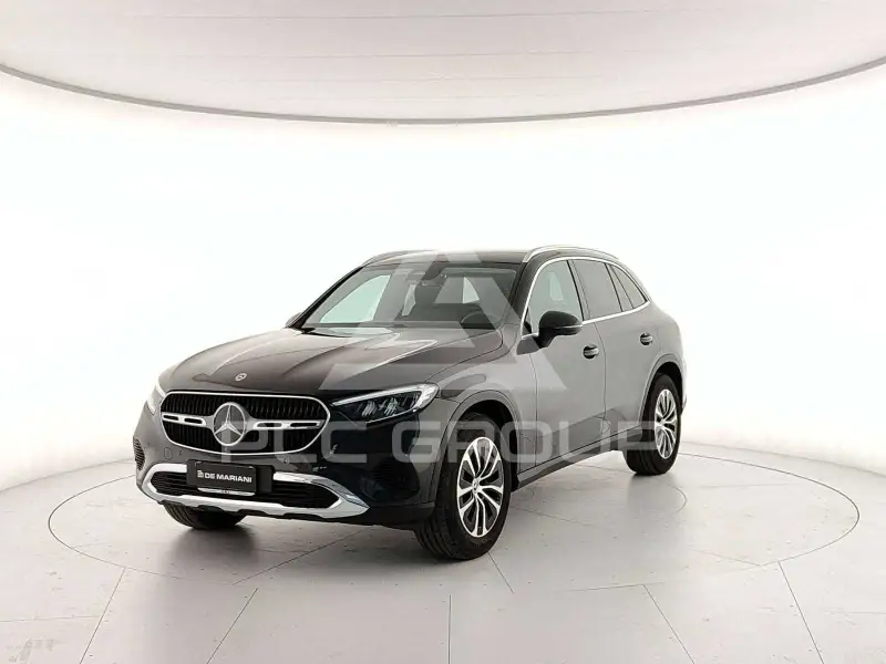 2025 Mercedes Benz GLC 200