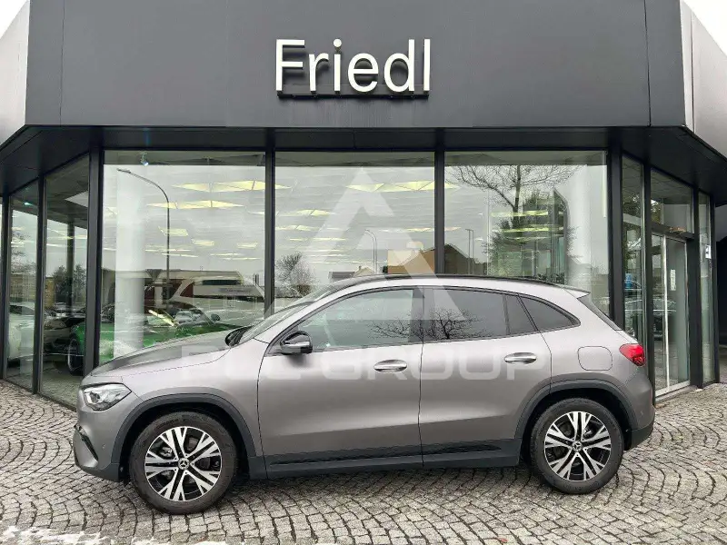 2025 Mercedes Benz GLA 200