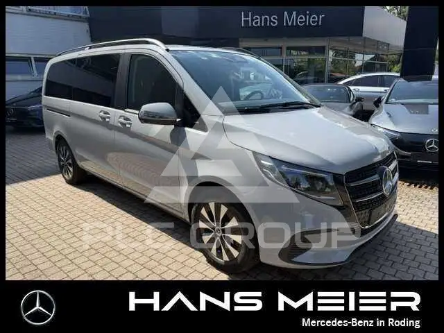 2025 Mercedes Benz V 220