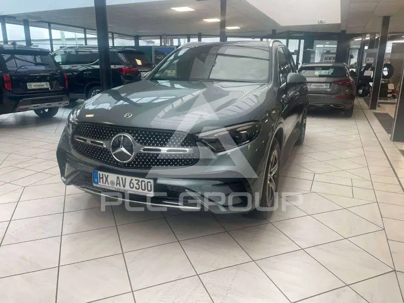 2025 Mercedes Benz GLC 220
