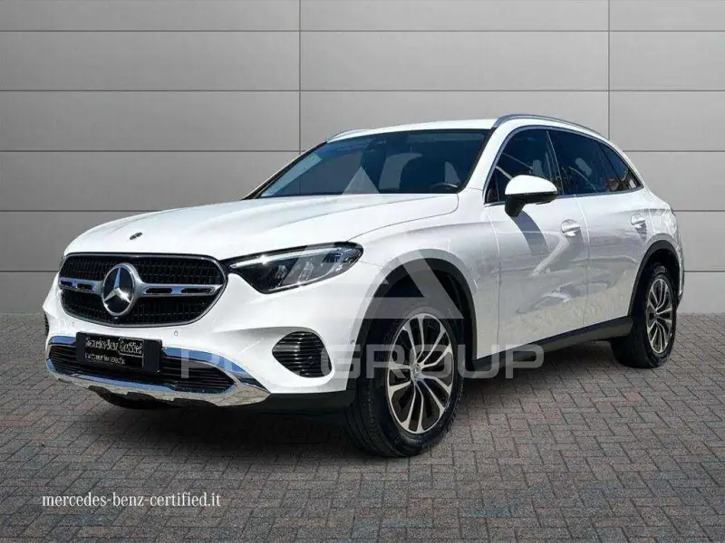 2025 Mercedes Benz GLC 220