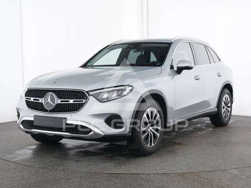 2025 Mercedes Benz GLC 220