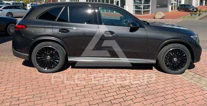 2025 Mercedes Benz GLC 220