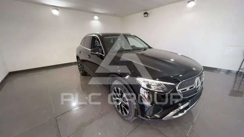 2025 Mercedes Benz GLC 220