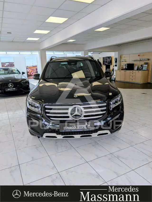 2025 Mercedes Benz GLB 220