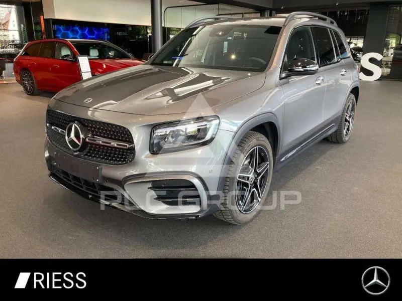2025 Mercedes Benz GLB 220