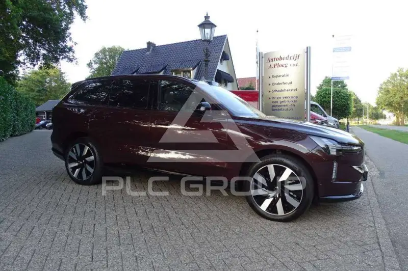 2025 Volvo EX 90