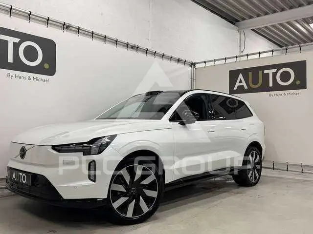 2025 Volvo EX 90