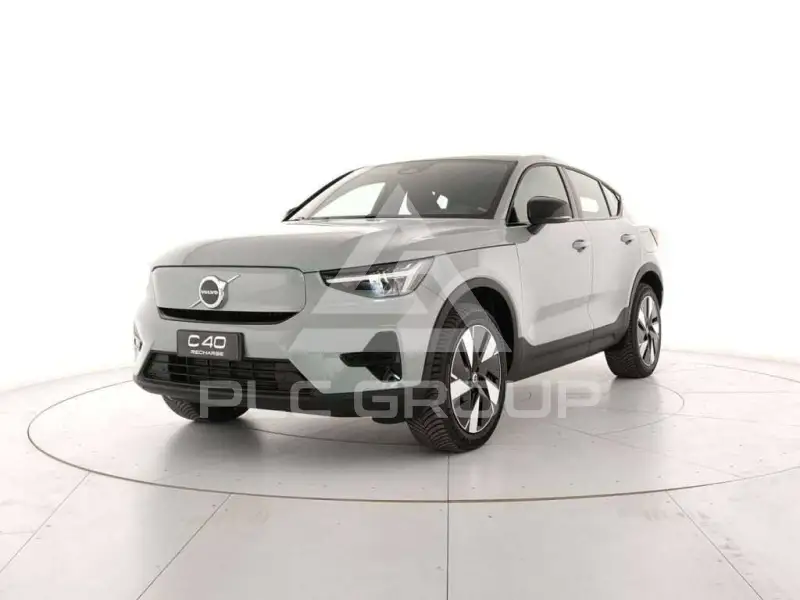 2025 Volvo EX 40