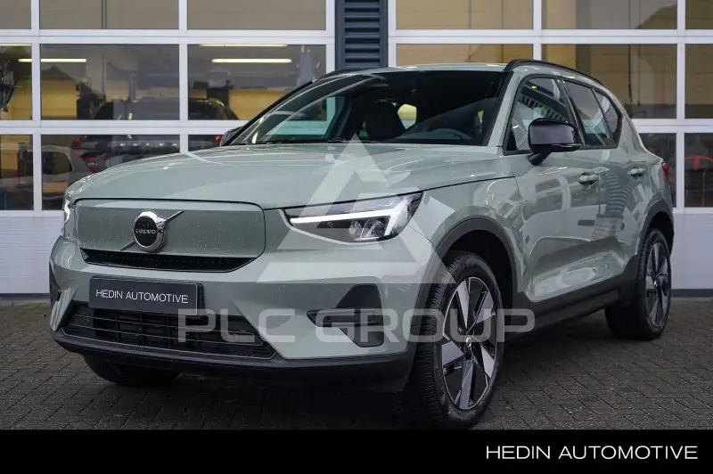 2025 Volvo EX 40