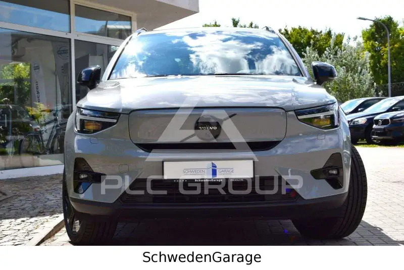 2025 Volvo EX 40