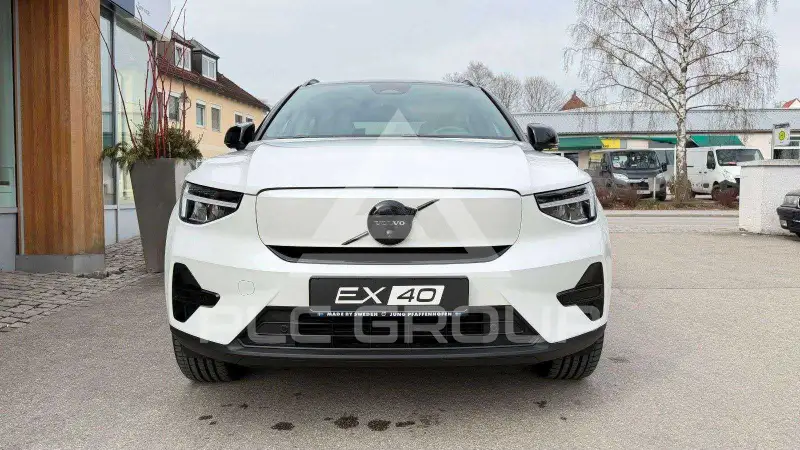 2025 Volvo EX 40