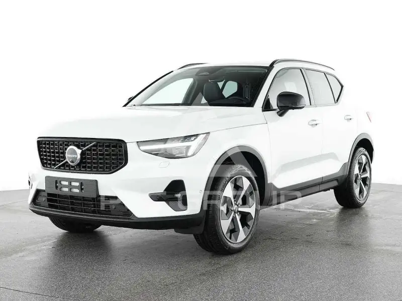 2025 Volvo XC40