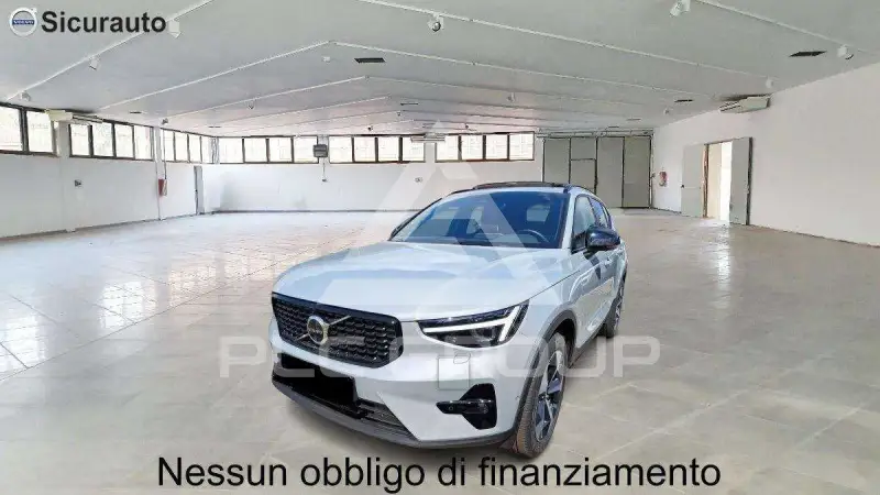 2025 Volvo XC40