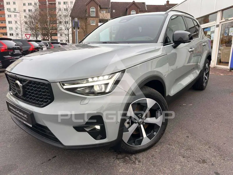 2025 Volvo XC40