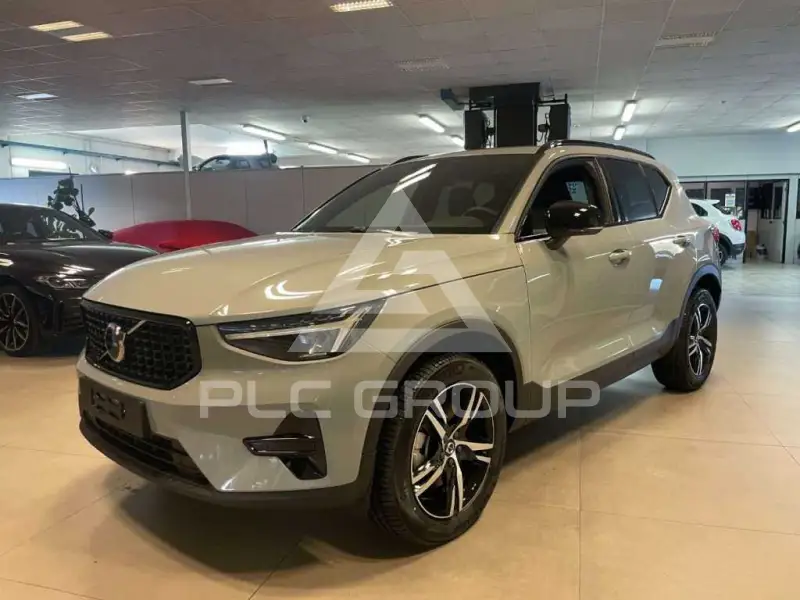 2025 Volvo XC40