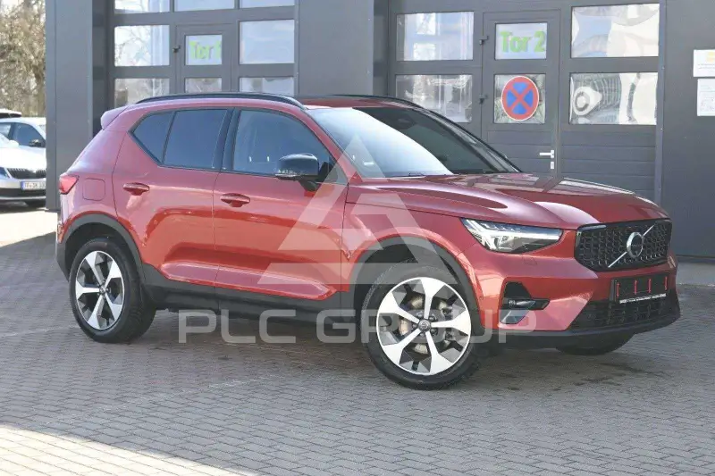 2025 Volvo XC40