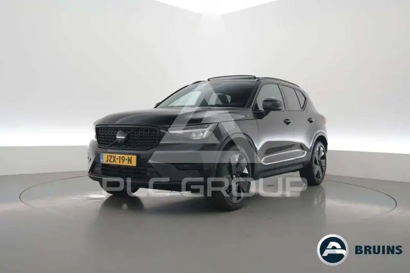2025 Volvo XC40