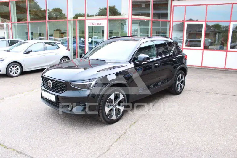 2025 Volvo XC40