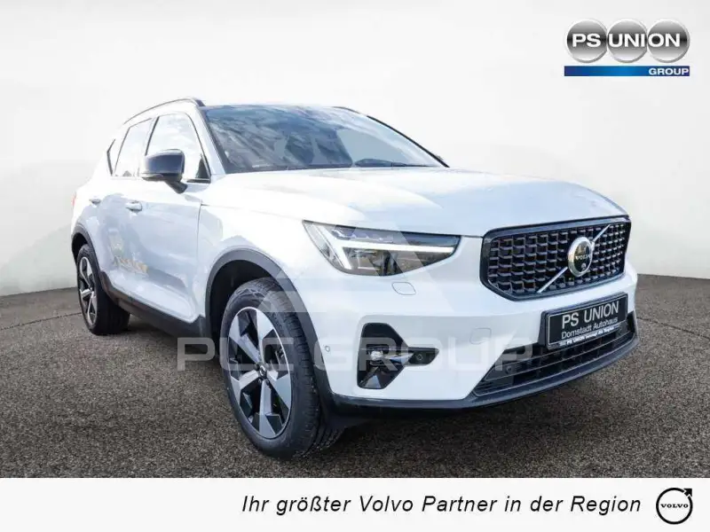 2025 Volvo XC40