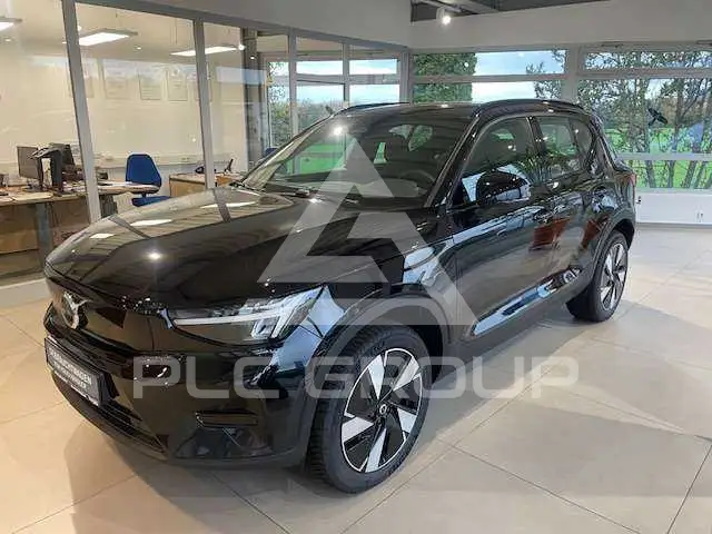 2025 Volvo XC40