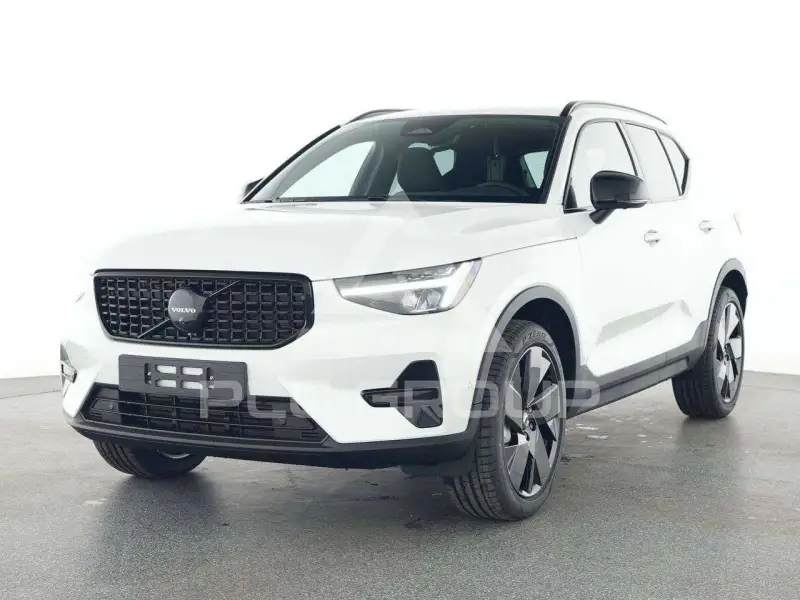 2025 Volvo XC40