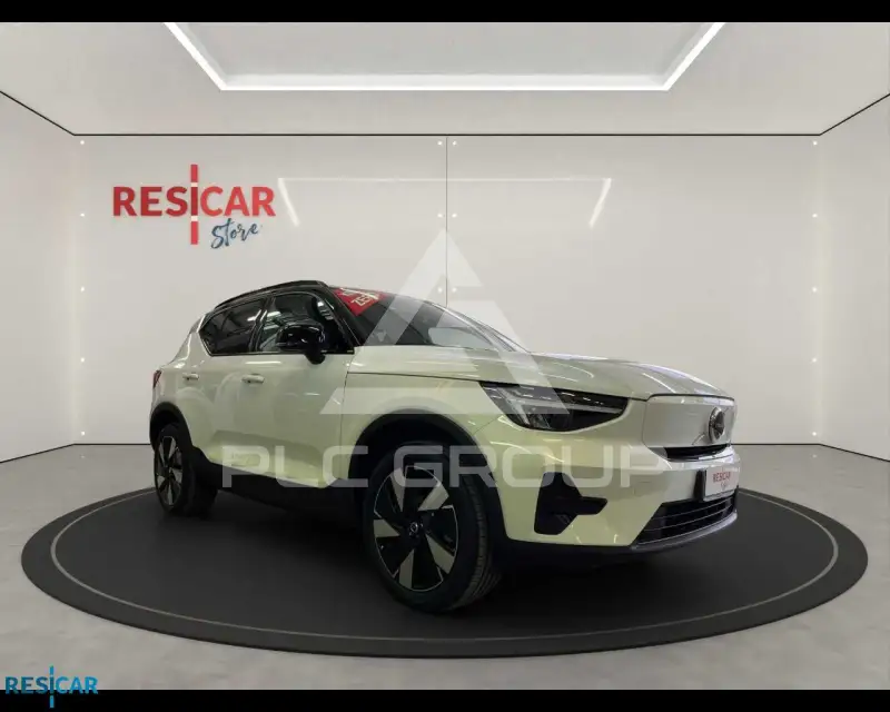 2025 Volvo XC40