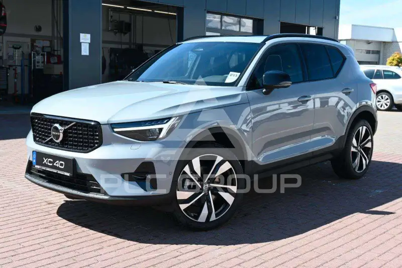 2025 Volvo XC40