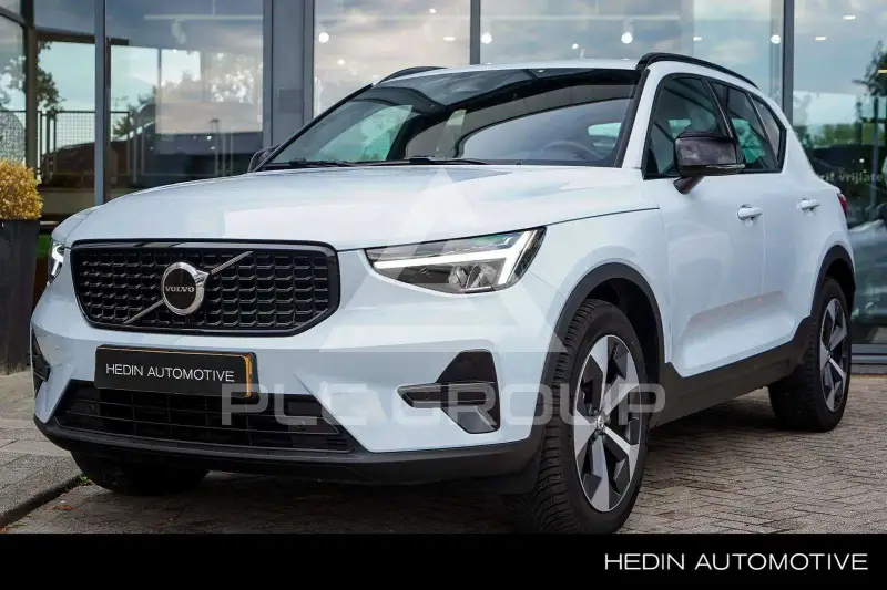 2025 Volvo XC40