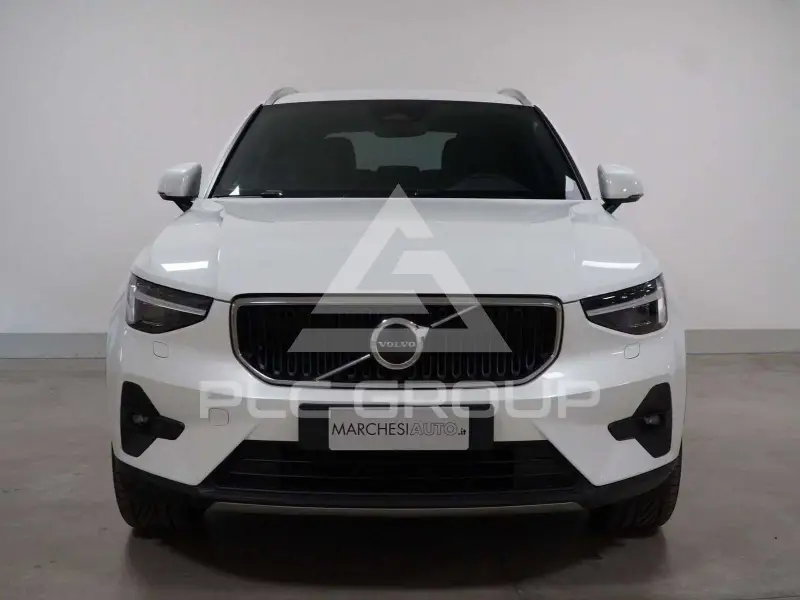 2025 Volvo XC40