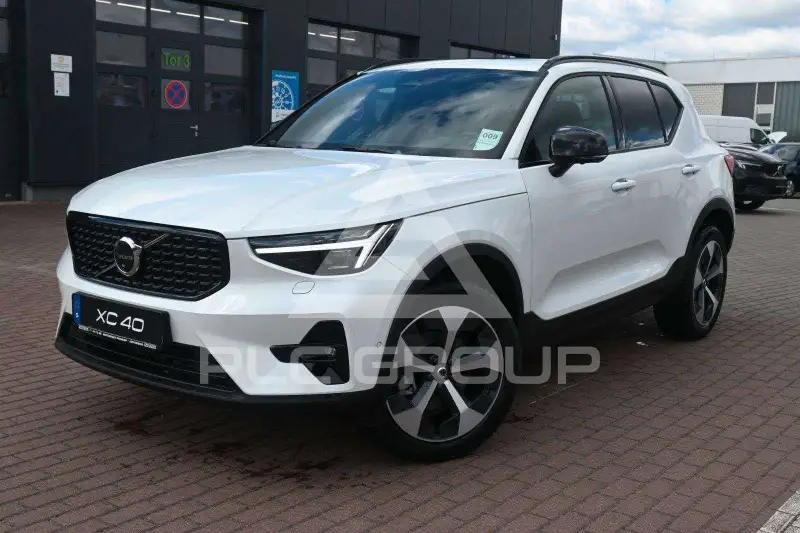 2025 Volvo XC40