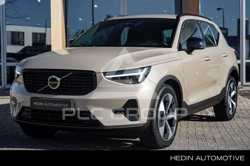 2025 Volvo XC40