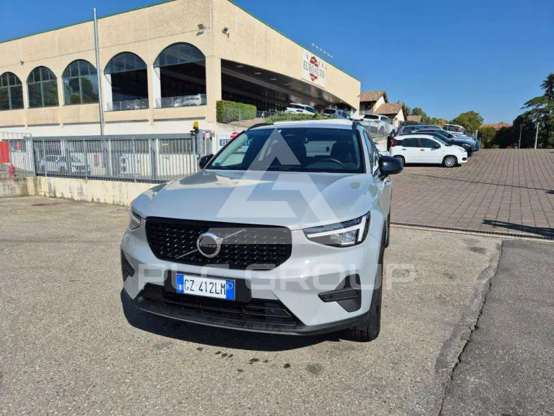 2025 Volvo XC40