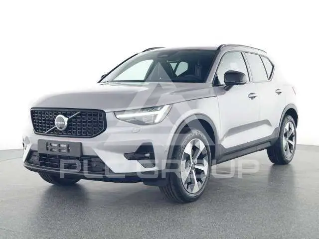 2025 Volvo XC40