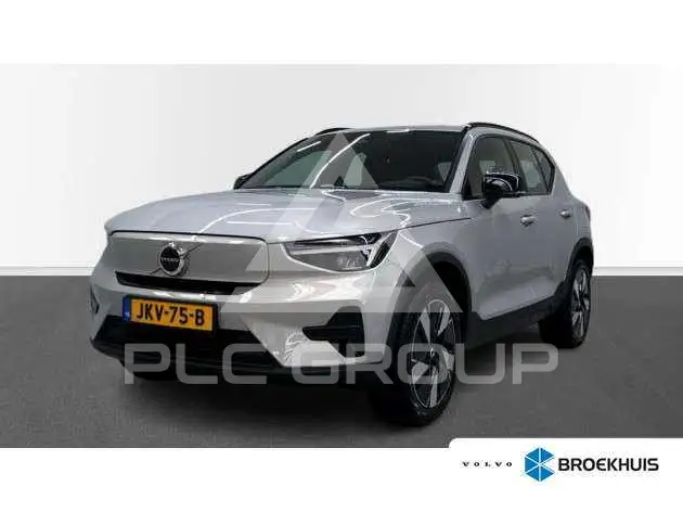 2025 Volvo XC40