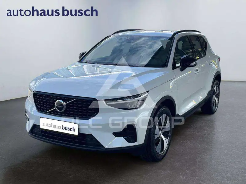 2025 Volvo XC40