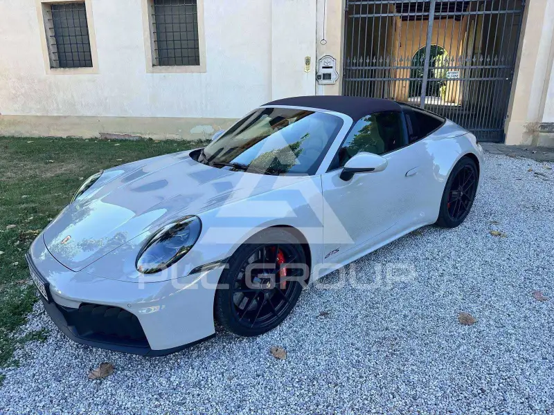 2025 Porsche 911