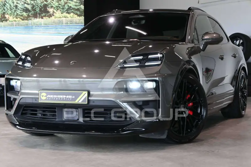 2025 Porsche MACAN