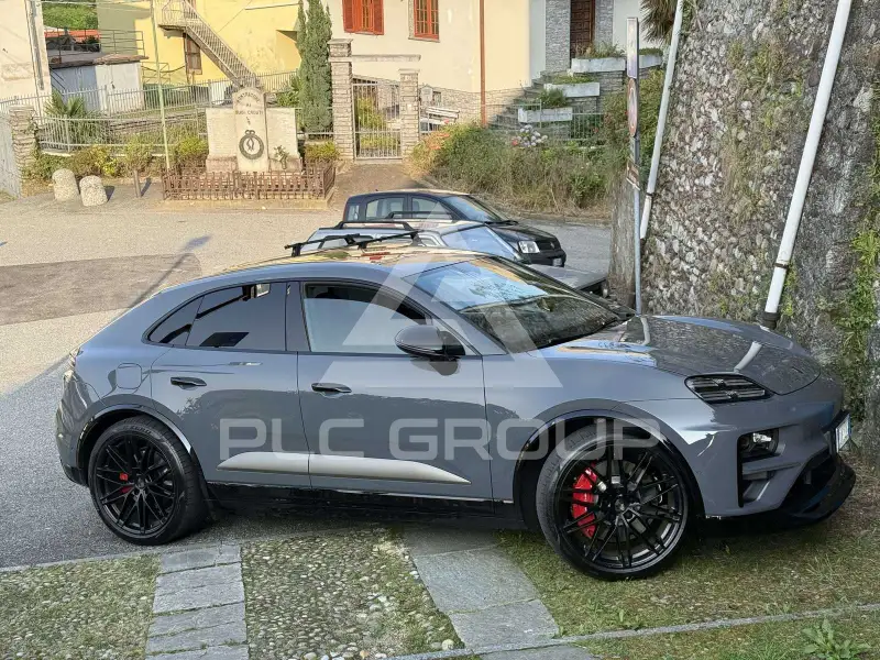 2025 Porsche MACAN