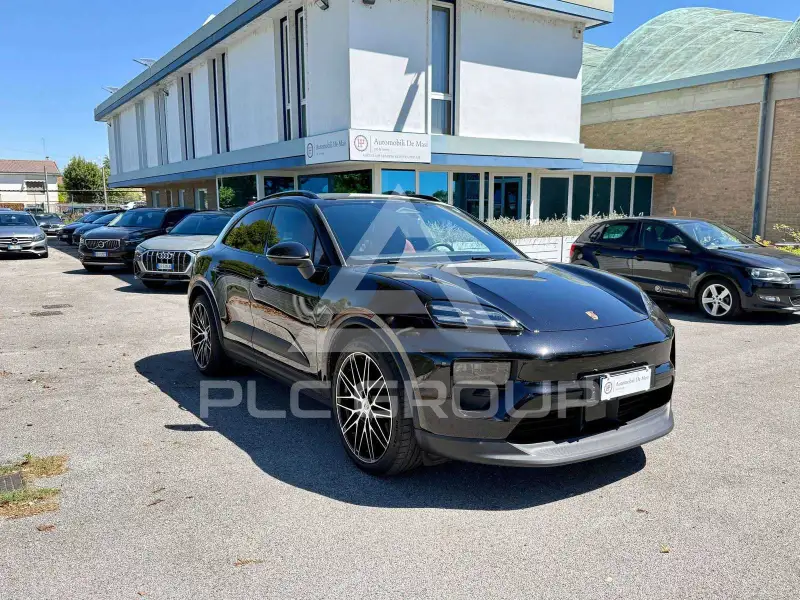 2025 Porsche MACAN