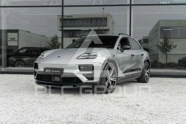 2025 Porsche MACAN