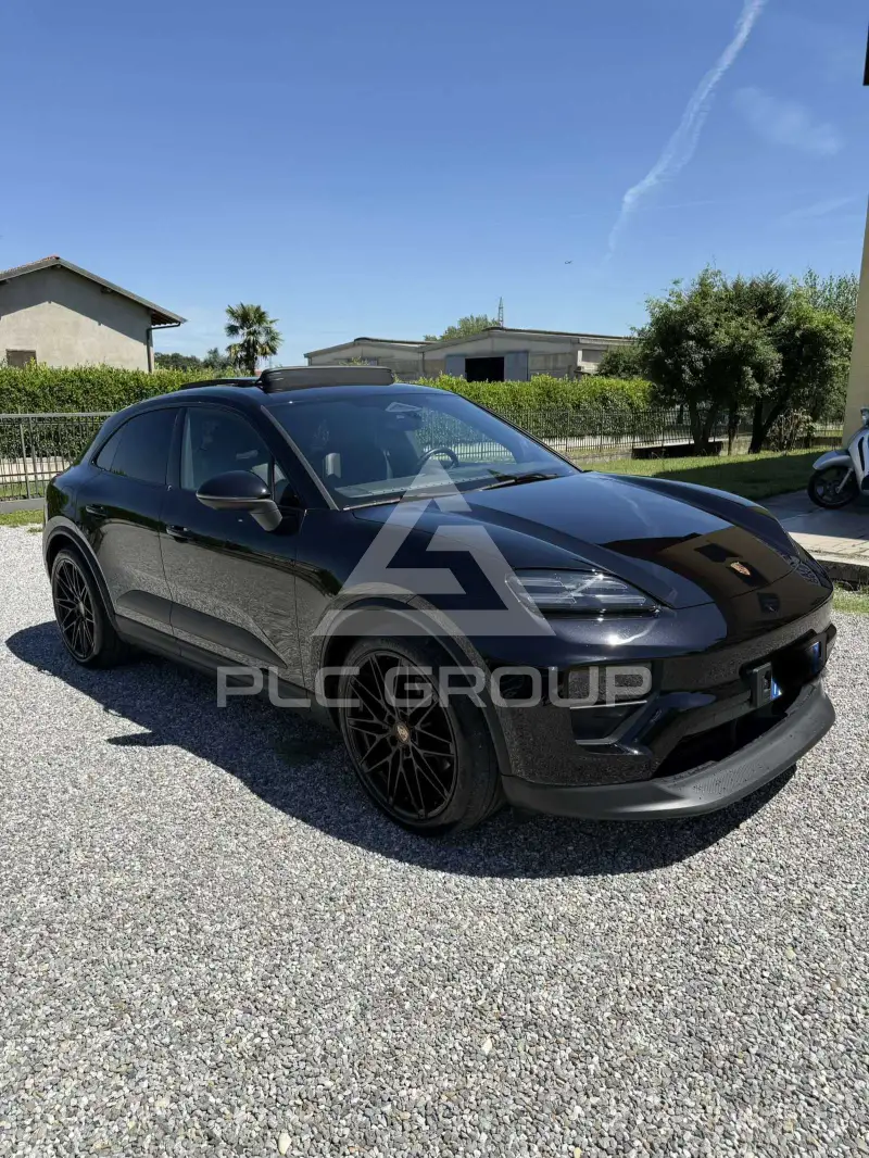 2025 Porsche MACAN