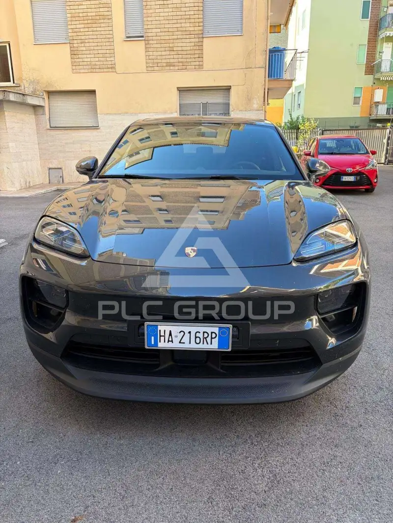 2025 Porsche MACAN