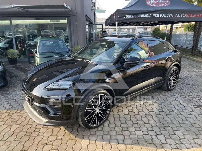 2025 Porsche MACAN