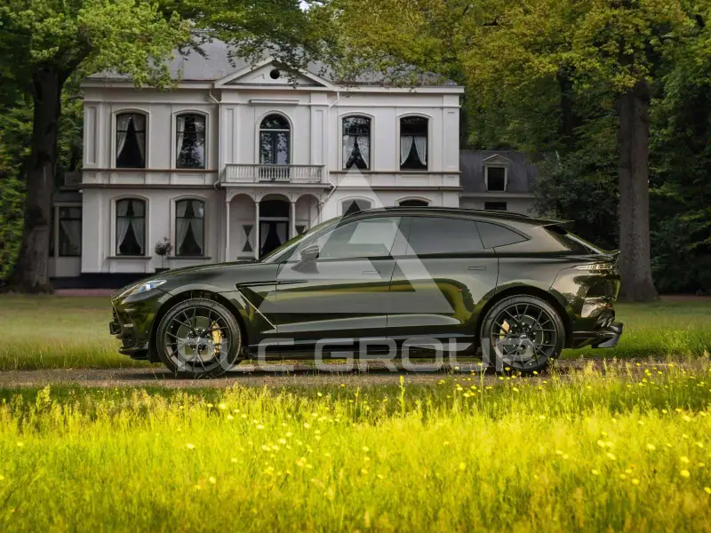 2025 Aston Martin DBX